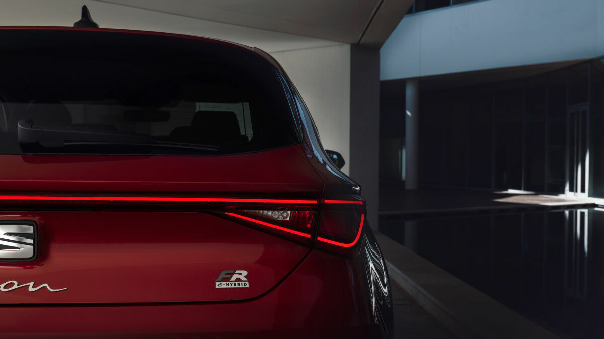 SEAT Leon e-HYBRID from the rear