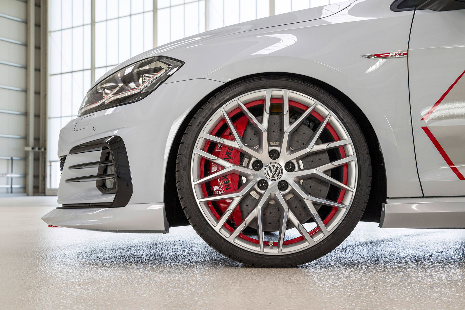 Doppelpremiere beim 37. GTI-Treffen – Auszubildende aus Wolfsburg und Zwickau präsentieren Showcars
